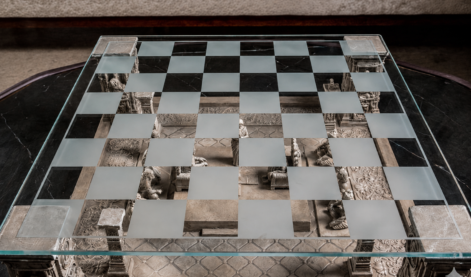Tempered glass chess board over the Battle of Kurukshetra artefact